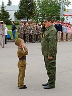 Школьники района показали строевую выправку и патриотизм на смотре строя и песни