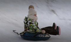 Саратовцам напомнили правила катания с горок и снежных трасс