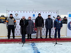  В селе Невежкино Лысогорского района стартовал областной турнир по хоккею "Золотая шайба" среди сельских команд