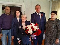Глава Новобурасского района Алексей Воробьев посетил вдову участника Великой Отечественной войны 