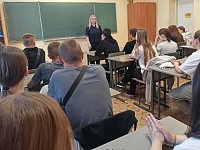 Профилактическая беседа инспектора по делам несовершеннолетних со студентами техникума