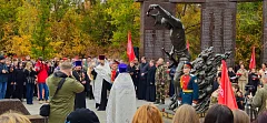 Прошла очередная церемония занесения на мемориал имен участников специальной военной операции, погибших при исполнении воинского долга