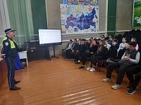 В преддверии летних каникул сотрудники Госавтоинспекции проводят профилактические беседы со школьниками