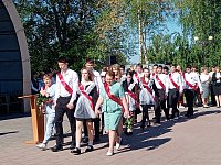 И вот для выпускников прозвенел последний школьный звонок