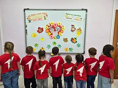 Тепло детских рук: ребята подготовили открытки ко Дню пожилого человека
