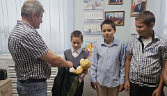 Акция "Собери ребенка в школу" продолжается