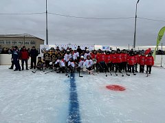  В селе Невежкино Лысогорского района стартовал областной турнир по хоккею "Золотая шайба" среди сельских команд