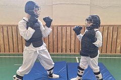 На базе школы №1 рабочего посёлка Новые Бурасы функционирует спортивный клуб по восточному боевому единоборству "Кобудо"