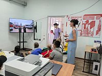 Формируют у детей чувство гордости за свою страну