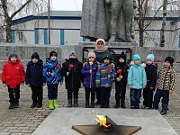 Учащиеся Новобурасского района приняли участие в акции «Красная гвоздика»