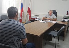 Глава Новобурасского района Алексей Воробьёв провёл приём граждан по широкому спектру вопросов