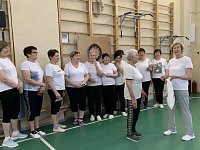 Участникам программы "Активное долголетие" Новобурасского центра социального обслуживания населения вручены значки Всероссийского физкультурно-спортивного комплекса "Готов к труду и обороне"