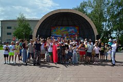Подарили детям радость